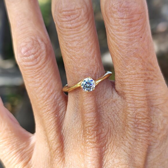 Engagement ring. 14K Yellow gold ring with 0.43ct' Lab-Created diamond. - Picture 17 of 17